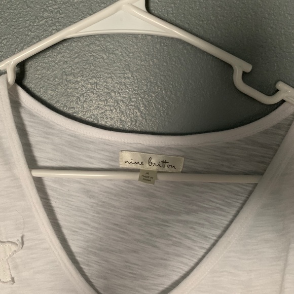 White tee - Picture 2 of 4